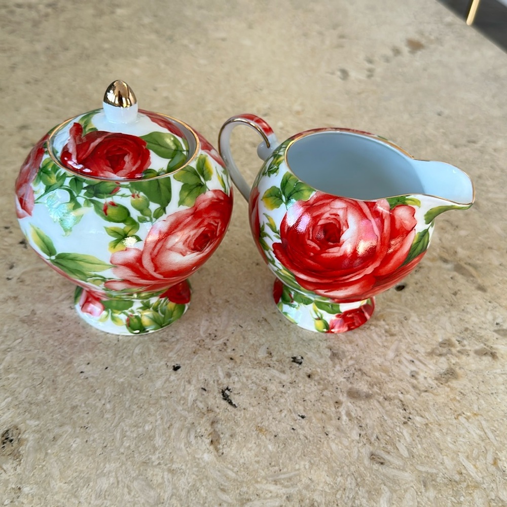 Beautiful rose pattern  cream and sugar made by TOSCANA tea party 🎊